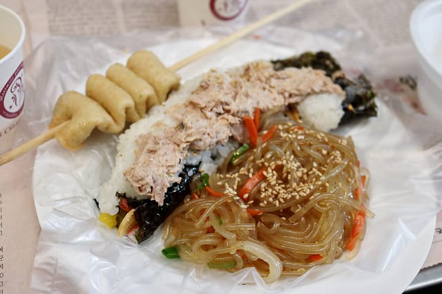 【韓國美食】首爾 廣藏市場 順熙家綠豆煎餅+豬肉餅.元祖麻藥飯捲.謎樣生物海鞘-韓式傳統小吃必吃推薦 - 第15張圖 IMG_3913