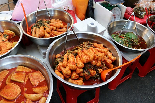 【韓國美食】首爾 廣藏市場 順熙家綠豆煎餅+豬肉餅.元祖麻藥飯捲.謎樣生物海鞘-韓式傳統小吃必吃推薦 - 第18張圖 IMG_3934