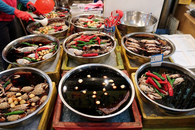 【韓國美食】首爾 廣藏市場 順熙家綠豆煎餅+豬肉餅.元祖麻藥飯捲.謎樣生物海鞘-韓式傳統小吃必吃推薦 - 第28張圖 IMG_3933