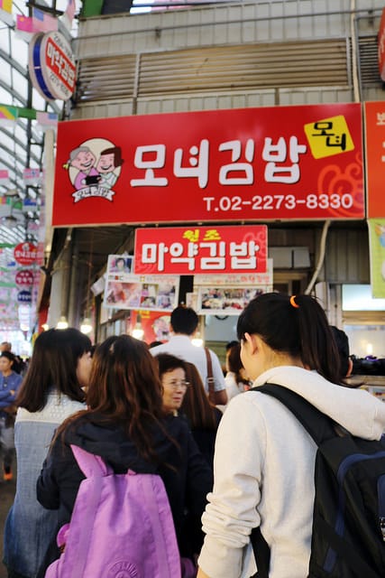 【韓國美食】首爾 廣藏市場 順熙家綠豆煎餅+豬肉餅.元祖麻藥飯捲.謎樣生物海鞘-韓式傳統小吃必吃推薦 - 第32張圖 IMG_3940