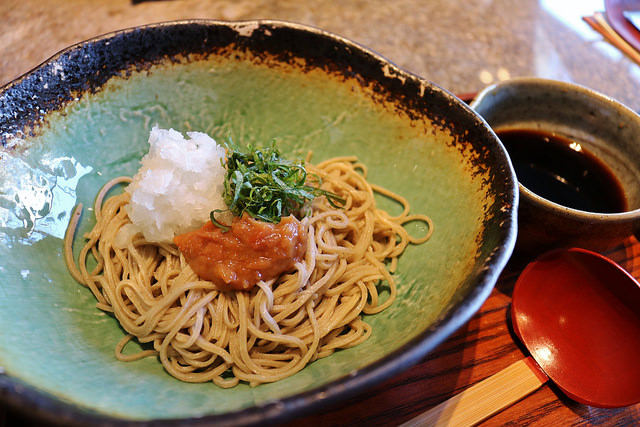 日本美食 中目黑出雲蕎麦錦織 目黑川賞櫻配蕎麥麵絕佳景緻餐廳 奇奇一起玩樂趣