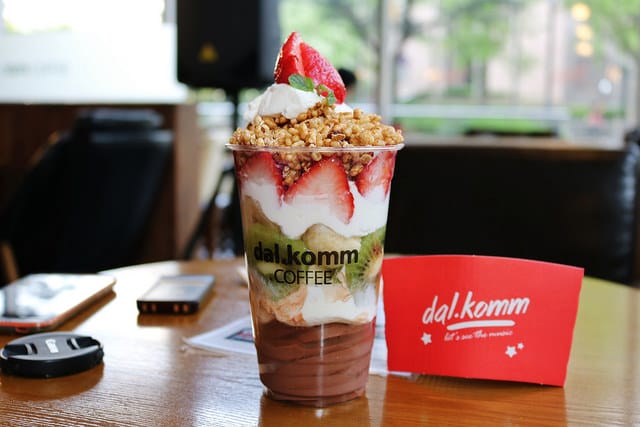 【韓國美食】首爾 dal.komm coffee(光化門店)-《太陽的後裔》劇迷們必朝聖華麗水果杯巧克力冰淇淋 - 第5張圖 IMG_3229