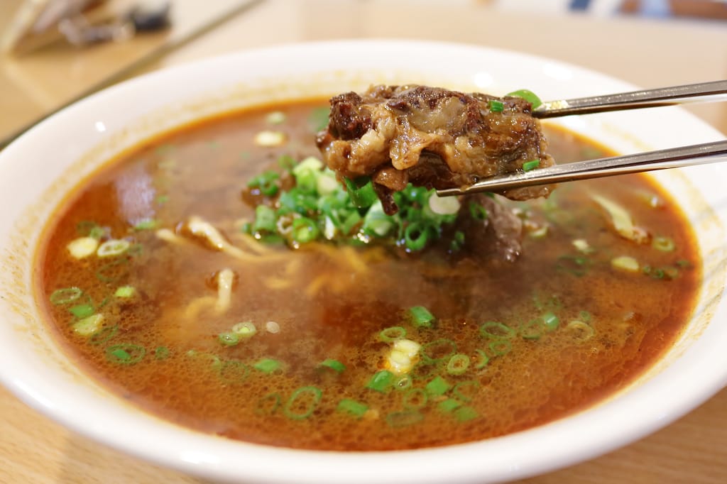 台南|東豐亭 台企牛肉麵(長榮店) 紅燒牛肉麵 - 第5張圖 台南|東豐亭 台企牛肉麵(長榮店) 紅燒牛肉麵
