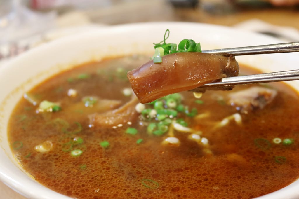 台南|東豐亭 台企牛肉麵(長榮店) 紅燒牛肉麵 - 第7張圖 台南|東豐亭 台企牛肉麵(長榮店) 紅燒牛肉麵