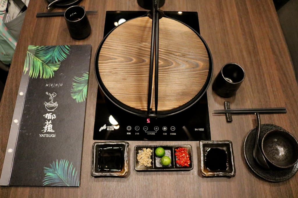 台北｜椰蘶 椰子雞鍋物 清甜椰子雞湯．特色火鍋推薦