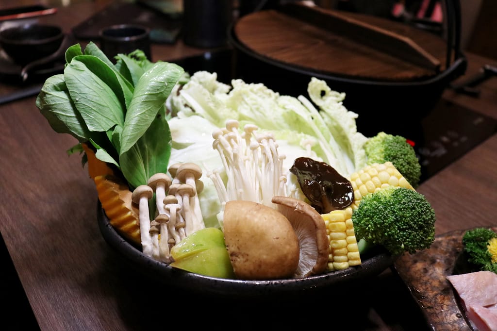 台北｜椰蘶 椰子雞鍋物 清甜椰子雞湯．特色火鍋推薦