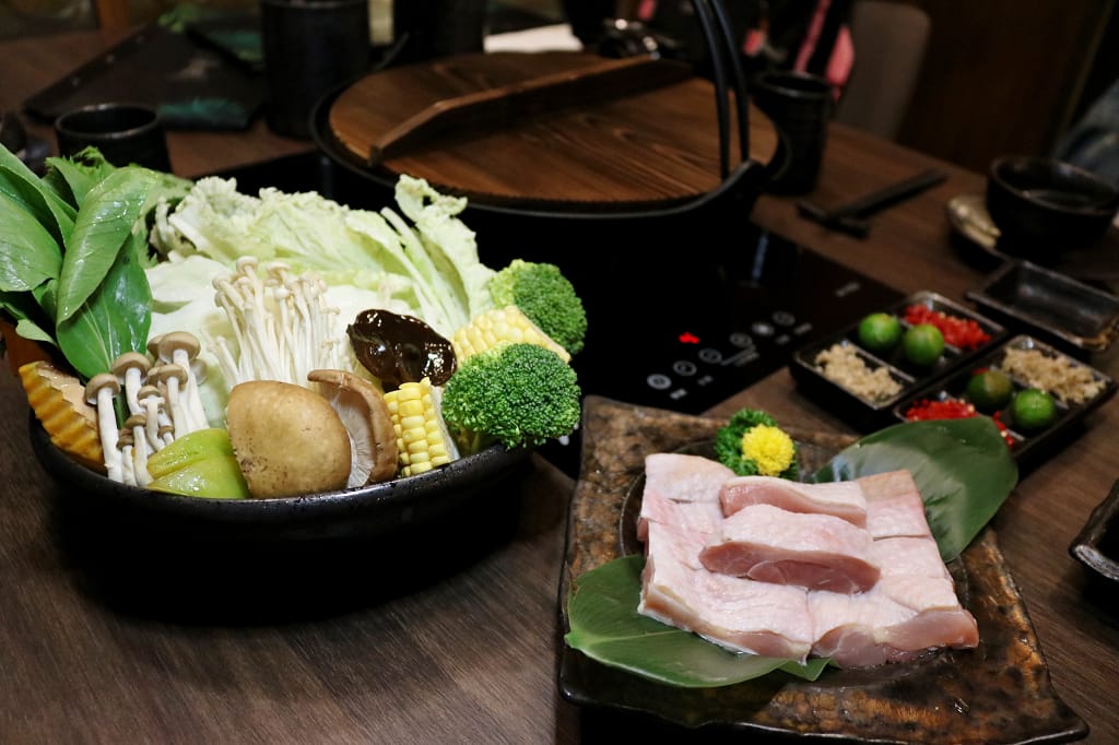 台北｜椰蘶 椰子雞鍋物 清甜椰子雞湯．特色火鍋推薦