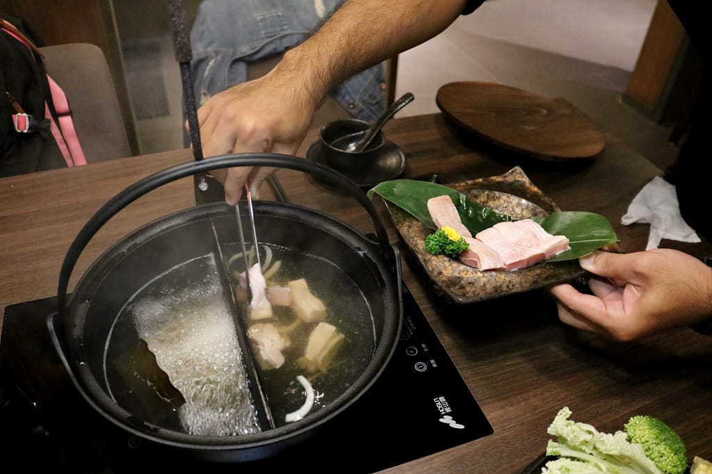 台北｜椰蘶 椰子雞鍋物 清甜椰子雞湯．特色火鍋推薦
