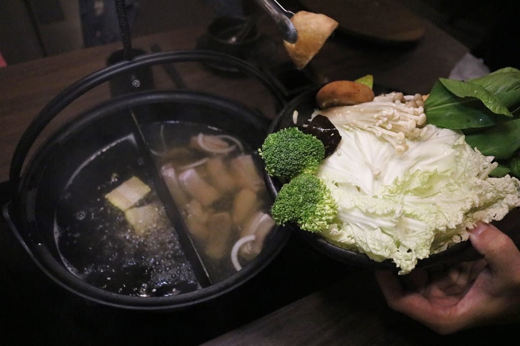 台北｜椰蘶 椰子雞鍋物 清甜椰子雞湯．特色火鍋推薦