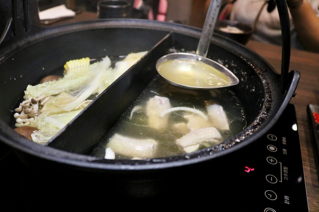 台北｜椰蘶 椰子雞鍋物 清甜椰子雞湯．特色火鍋推薦