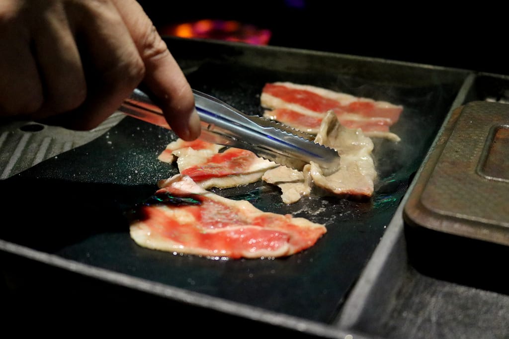 台北｜皇上吉饗 極品唐風燒肉 東區夜店風．大安區燒肉吃到飽