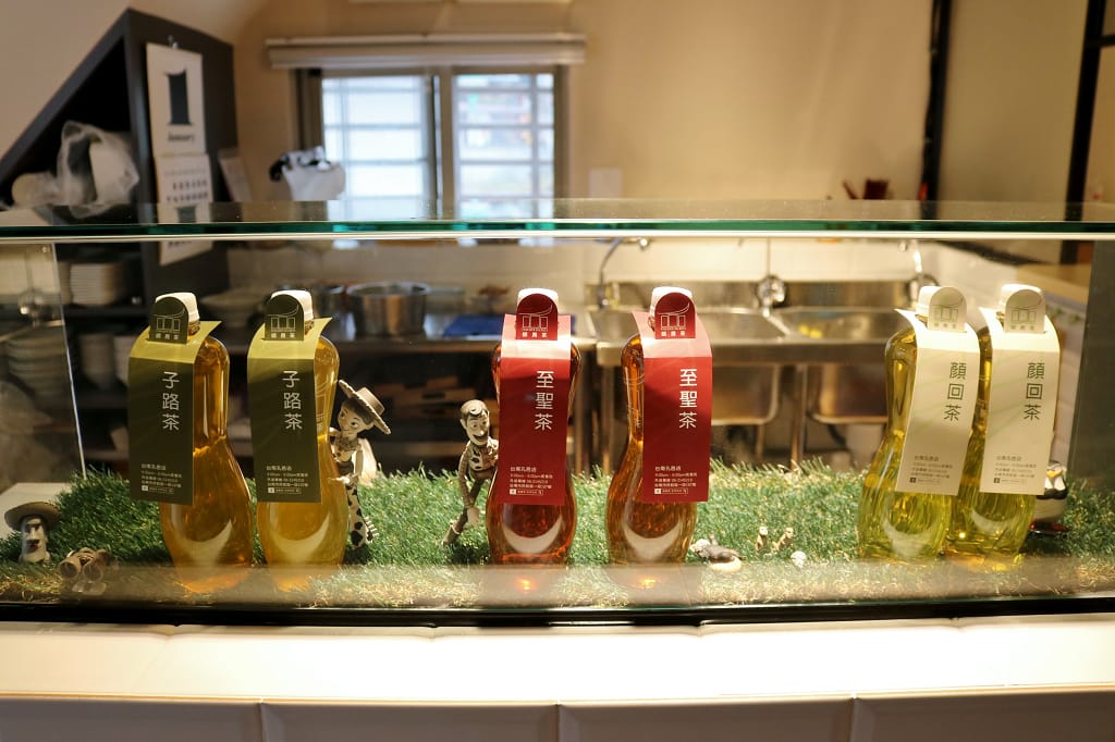 台南|小ㄚ鳳 浮水魚焿.煎餃 老店新傳承 人氣小吃新面貌 - 第4張圖 台南|小ㄚ鳳 浮水魚焿.煎餃 老店新傳承 人氣小吃新面貌