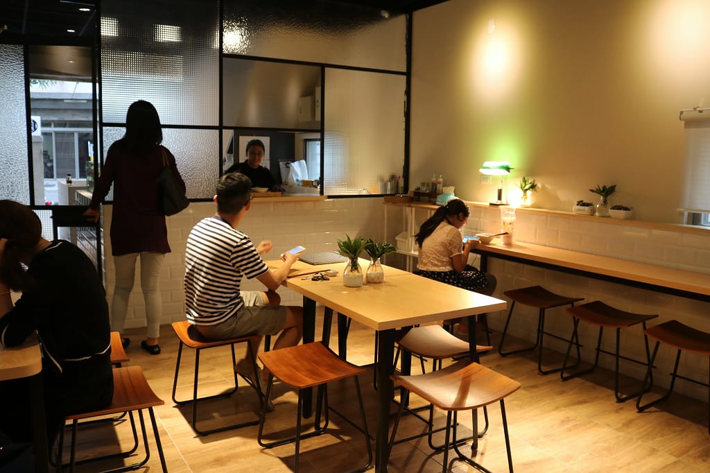 台南|小ㄚ鳳 浮水魚焿.煎餃 老店新傳承 人氣小吃新面貌 - 第6張圖 台南|小ㄚ鳳 浮水魚焿.煎餃 老店新傳承 人氣小吃新面貌