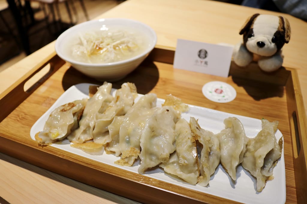 台南|小ㄚ鳳 浮水魚焿.煎餃 老店新傳承 人氣小吃新面貌 - 第7張圖 台南|小ㄚ鳳 浮水魚焿.煎餃 老店新傳承 人氣小吃新面貌