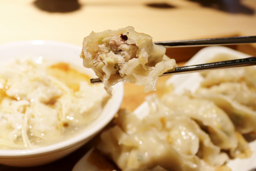 台南|小ㄚ鳳 浮水魚焿.煎餃 老店新傳承 人氣小吃新面貌 - 第8張圖 台南|小ㄚ鳳 浮水魚焿.煎餃 老店新傳承 人氣小吃新面貌
