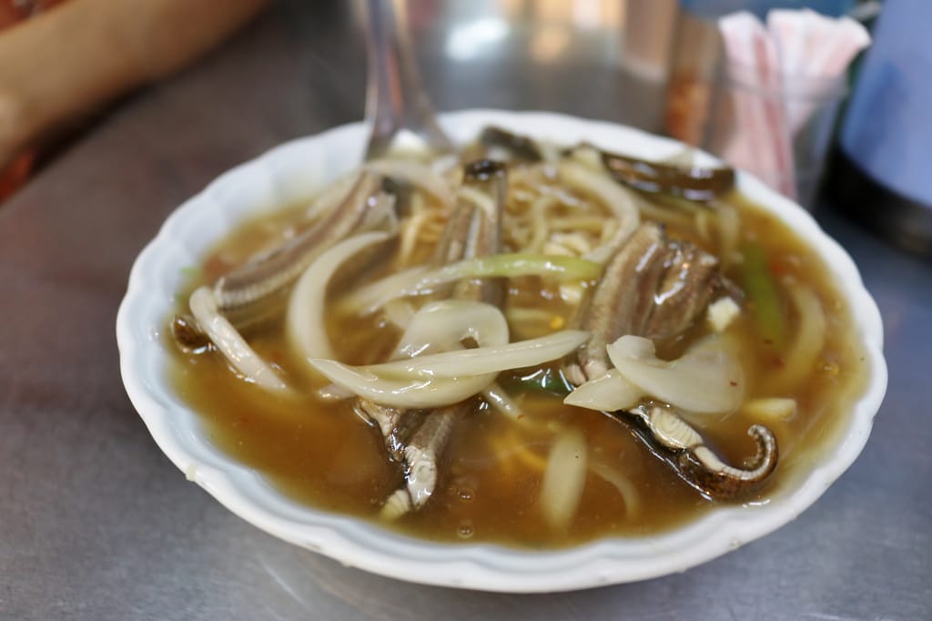台南|阿銘鱔魚意麵 台南小吃推薦.比排隊名店更好吃 - 第10張圖 台南|阿銘鱔魚意麵 台南小吃推薦.比排隊名店更好吃