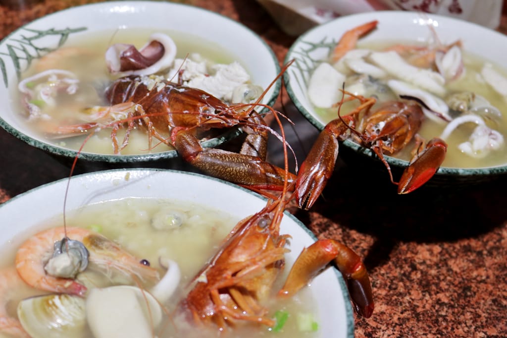 台南|捌柒海產粥 超狂龍蝦海產粥 食尚玩家推薦.人氣排隊餐車美食 - 第1張圖 台南|捌柒海產粥 超狂龍蝦海產粥 食尚玩家推薦.人氣排隊餐車美食