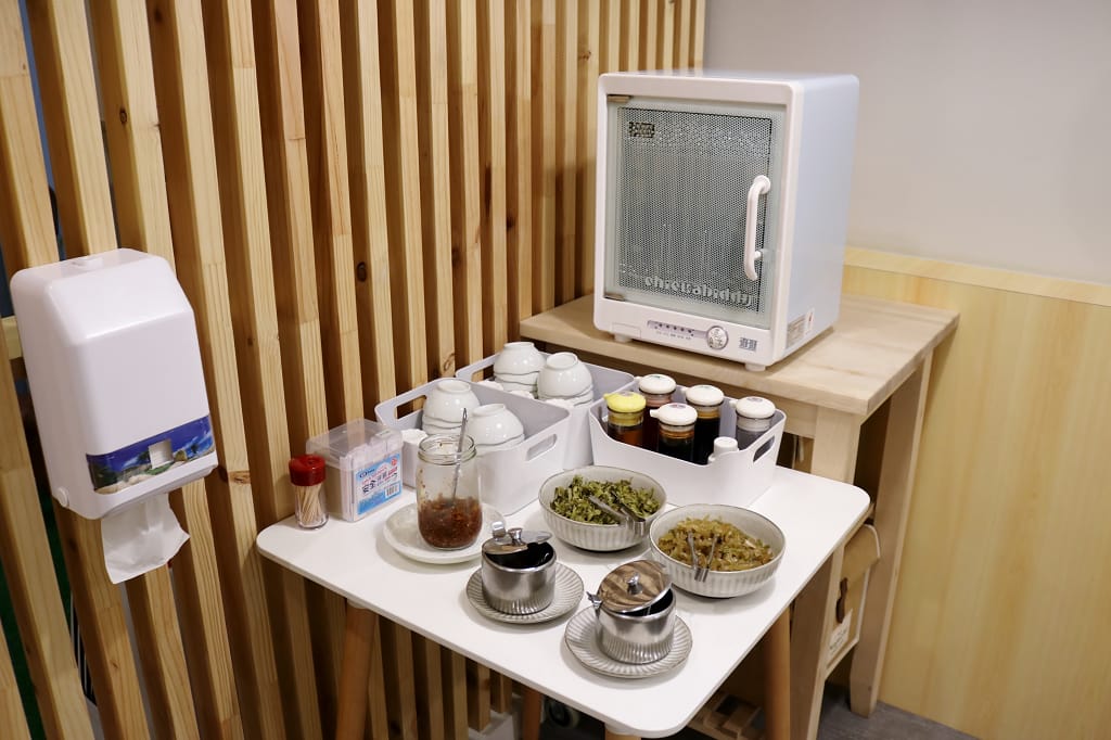台南|來麵室 麵食專賣 牛肉麵.餛飩麵.榨菜肉絲麵.炸醬麵 - 第3張圖 台南|來麵室 麵食專賣 牛肉麵.餛飩麵.榨菜肉絲麵.炸醬麵