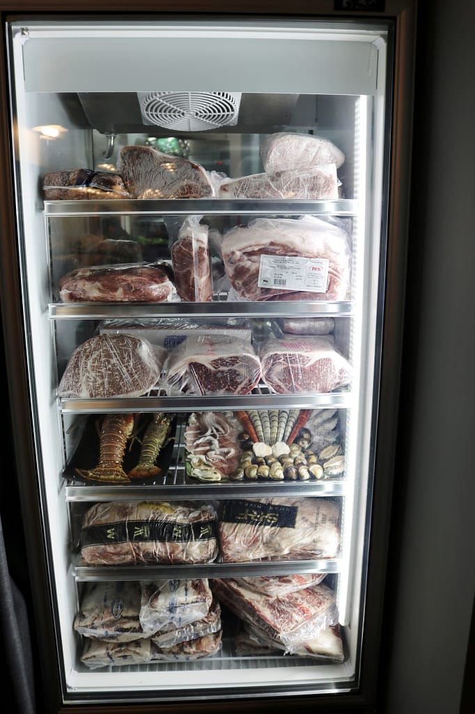 台北｜金鍋盃小火鍋四館(中正店) 冬季必吃！超霸氣海鮮航空母艦鍋．中正紀念堂火鍋推薦