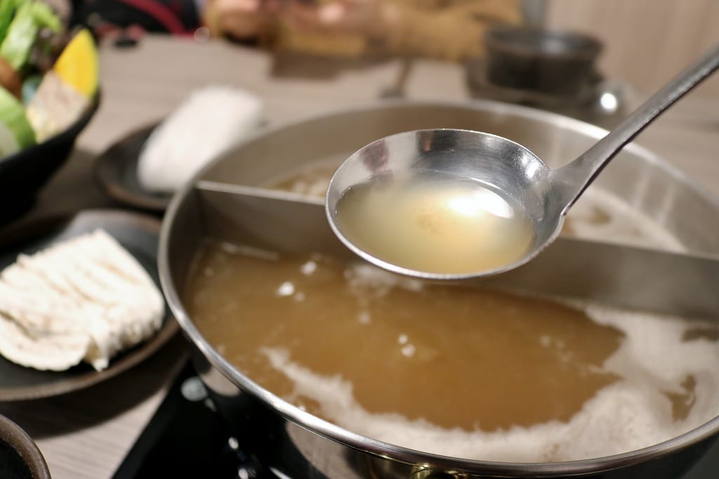 台北｜金鍋盃小火鍋四館(中正店) 冬季必吃！超霸氣海鮮航空母艦鍋．中正紀念堂火鍋推薦