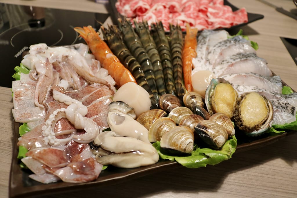 台北｜金鍋盃小火鍋四館(中正店) 冬季必吃！超霸氣海鮮航空母艦鍋．中正紀念堂火鍋推薦