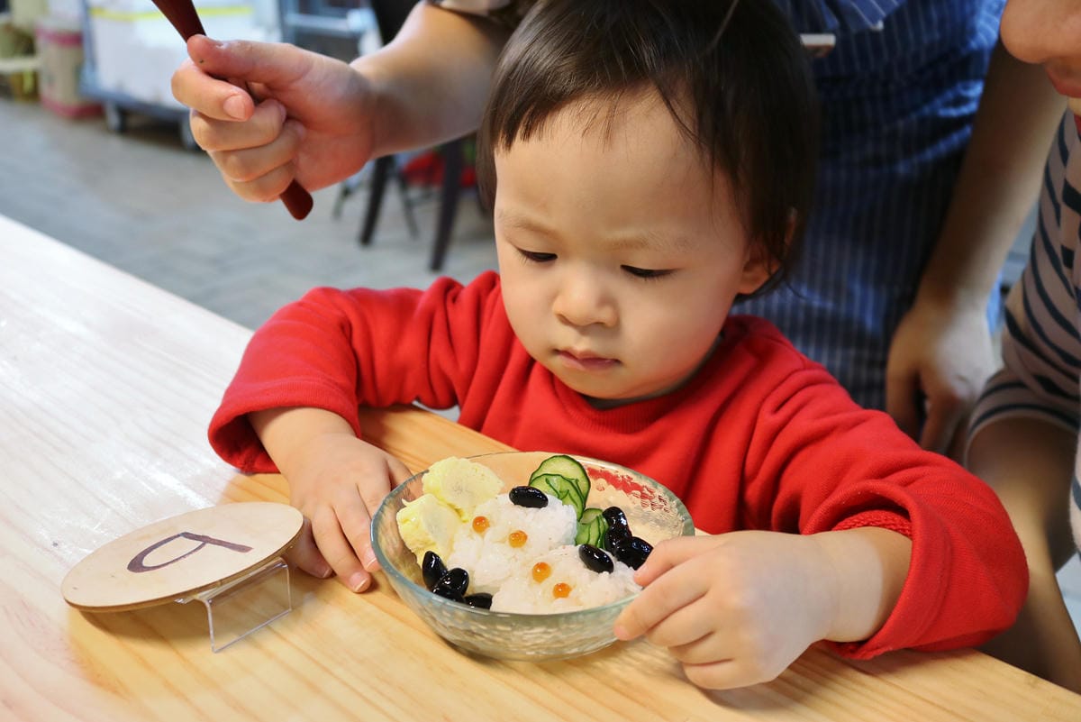 台北｜漁匠甘霖 N訪 超狂生魚片等級炙燒鮭魚親子豆皮壽司 永樂市場日間限定．日式丼飯推薦