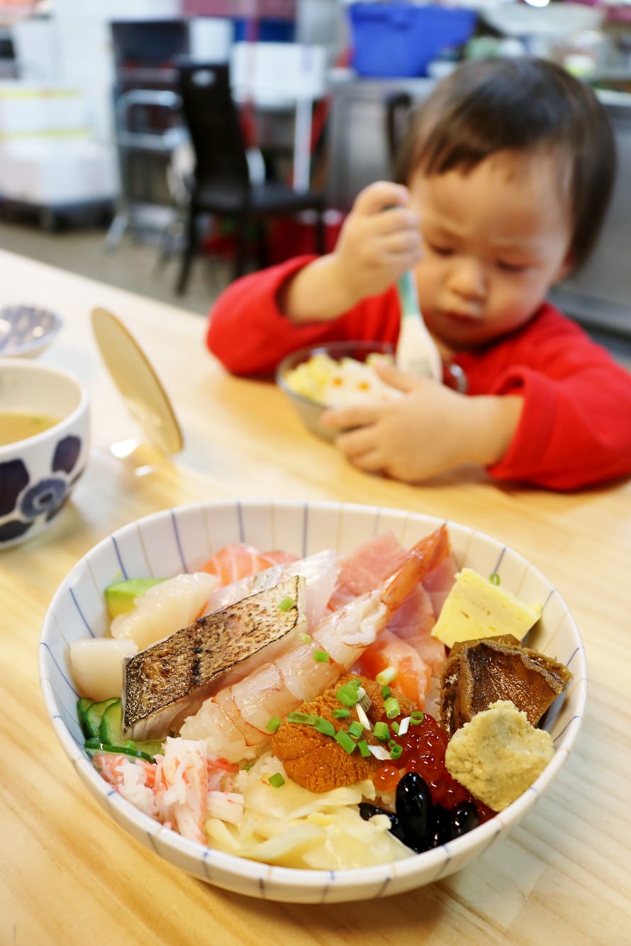 台北|漁匠甘霖 N訪 超狂生魚片等級炙燒鮭魚親子豆皮壽司 永樂市場日間限定.日式丼飯推薦 - 第13張圖 台北|漁匠甘霖 N訪 超狂生魚片等級炙燒鮭魚親子豆皮壽司 永樂市場日間限定.日式丼飯推薦