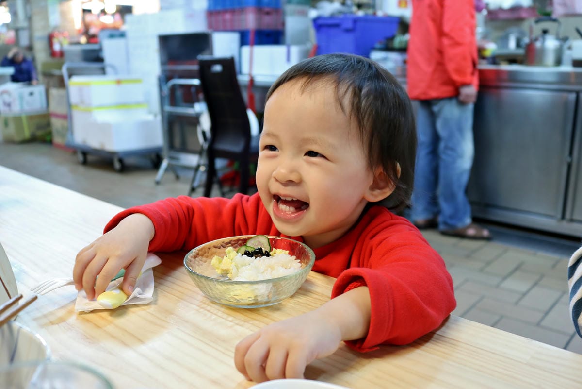 台北|漁匠甘霖 N訪 超狂生魚片等級炙燒鮭魚親子豆皮壽司 永樂市場日間限定.日式丼飯推薦 - 第15張圖 台北|漁匠甘霖 N訪 超狂生魚片等級炙燒鮭魚親子豆皮壽司 永樂市場日間限定.日式丼飯推薦