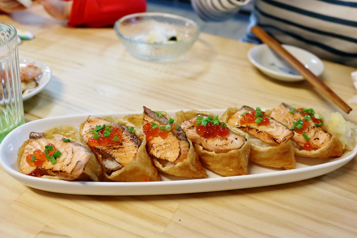 台北|漁匠甘霖 N訪 超狂生魚片等級炙燒鮭魚親子豆皮壽司 永樂市場日間限定.日式丼飯推薦 - 第7張圖 台北|漁匠甘霖 N訪 超狂生魚片等級炙燒鮭魚親子豆皮壽司 永樂市場日間限定.日式丼飯推薦