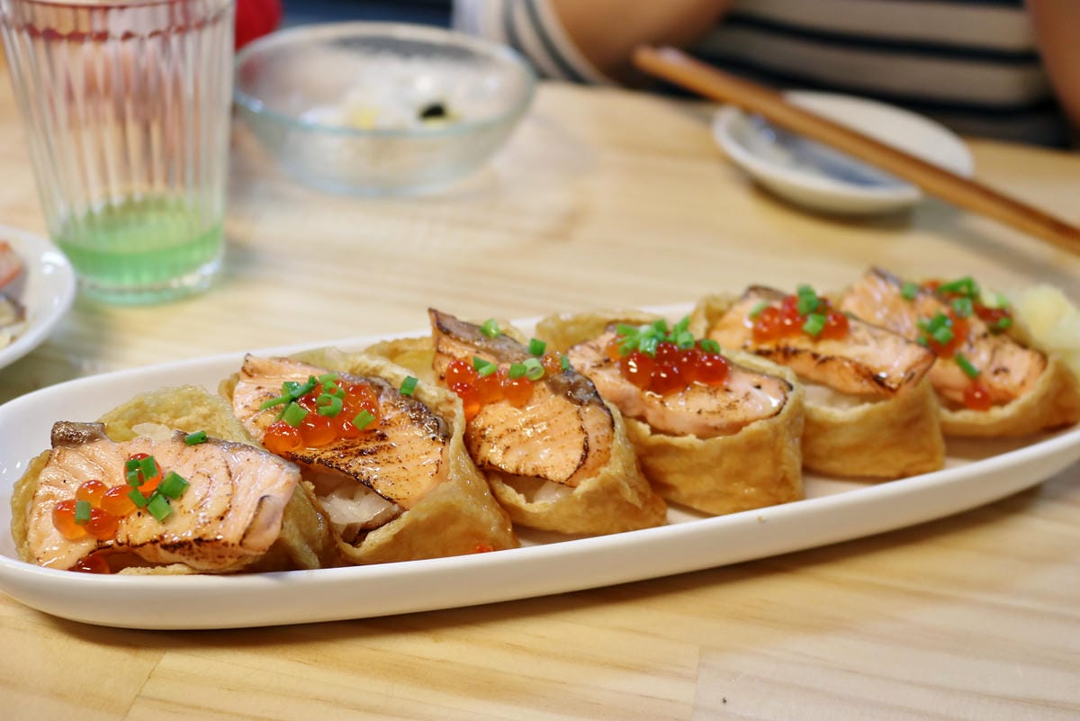 台北|漁匠甘霖 N訪 超狂生魚片等級炙燒鮭魚親子豆皮壽司 永樂市場日間限定.日式丼飯推薦 - 第1張圖 台北|漁匠甘霖 N訪 超狂生魚片等級炙燒鮭魚親子豆皮壽司 永樂市場日間限定.日式丼飯推薦