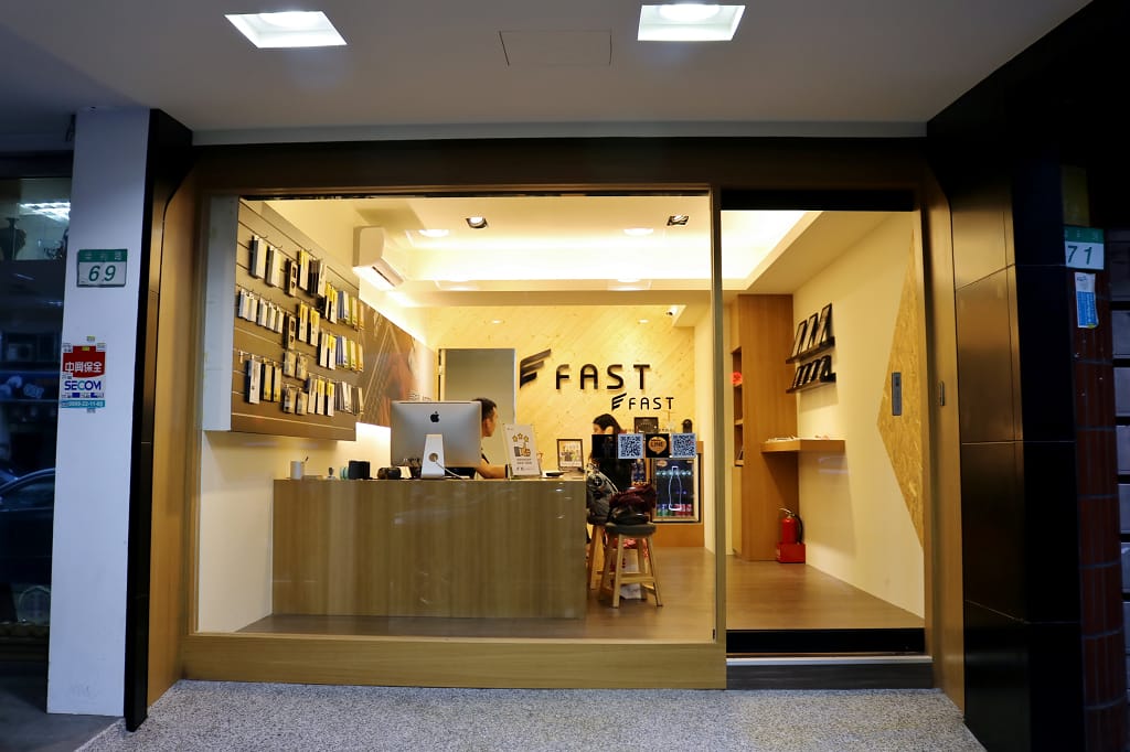 台北｜FAST 蘋果快速維修中心 iPhone面板維修 電池更換終生保固