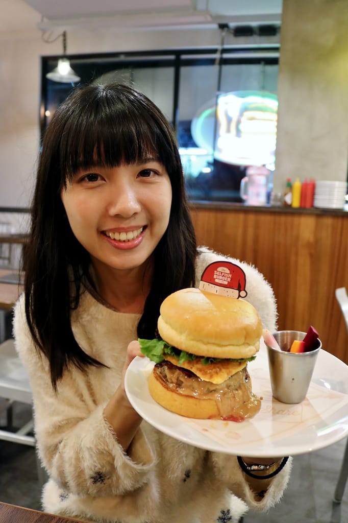 台北|Selfish Burger 喀漢堡 二訪 期間限定 創意麻辣拉麵漢堡.花生醬漢堡 - 第7張圖 台北|Selfish Burger 喀漢堡 二訪 期間限定 創意麻辣拉麵漢堡.花生醬漢堡