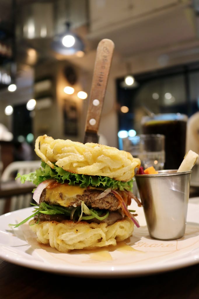 台北|Selfish Burger 喀漢堡 二訪 期間限定 創意麻辣拉麵漢堡.花生醬漢堡 - 第10張圖 台北|Selfish Burger 喀漢堡 二訪 期間限定 創意麻辣拉麵漢堡.花生醬漢堡