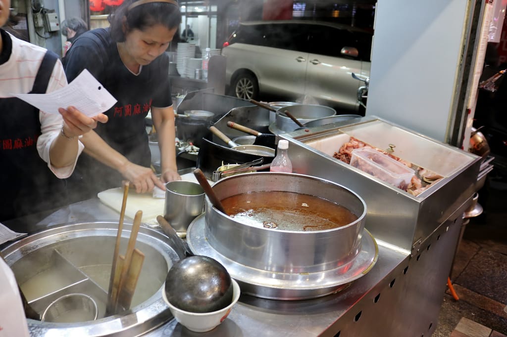 台北|阿圖麻油雞(總店) 冬至進補首選.晴光商圈美食推薦 - 第3張圖 台北|阿圖麻油雞(總店) 冬至進補首選.晴光商圈美食推薦