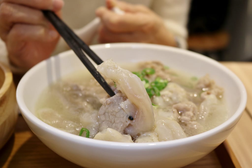 台北｜大師兄銷魂麵舖(忠孝店) 麻辣/清燉牛肉湯 香麻銷魂乾拌麵