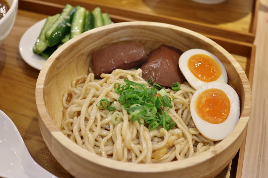 台北｜大師兄銷魂麵舖(忠孝店) 麻辣/清燉牛肉湯 香麻銷魂乾拌麵