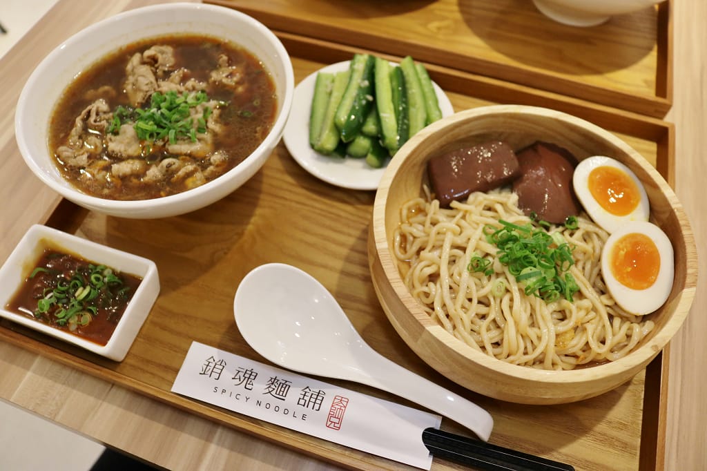 台北｜大師兄銷魂麵舖(忠孝店) 麻辣/清燉牛肉湯 香麻銷魂乾拌麵