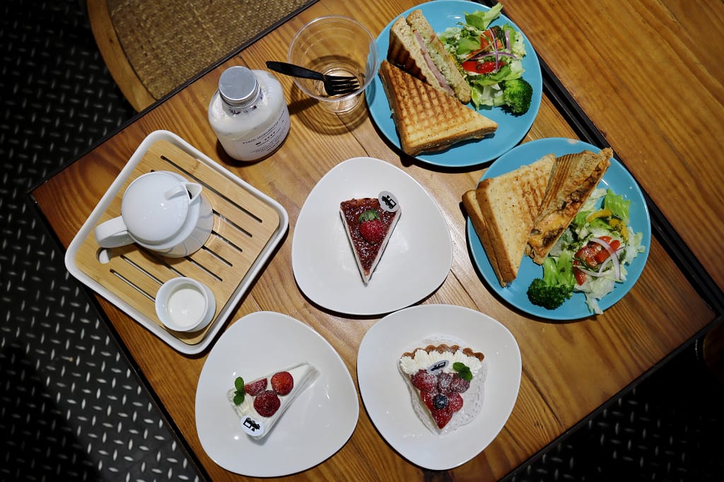 宜蘭｜Café slow train 小火車咖啡館 幸福草莓季 草莓牛奶．草莓甜點