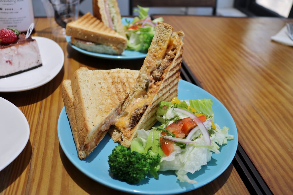 宜蘭｜Café slow train 小火車咖啡館 幸福草莓季 草莓牛奶．草莓甜點
