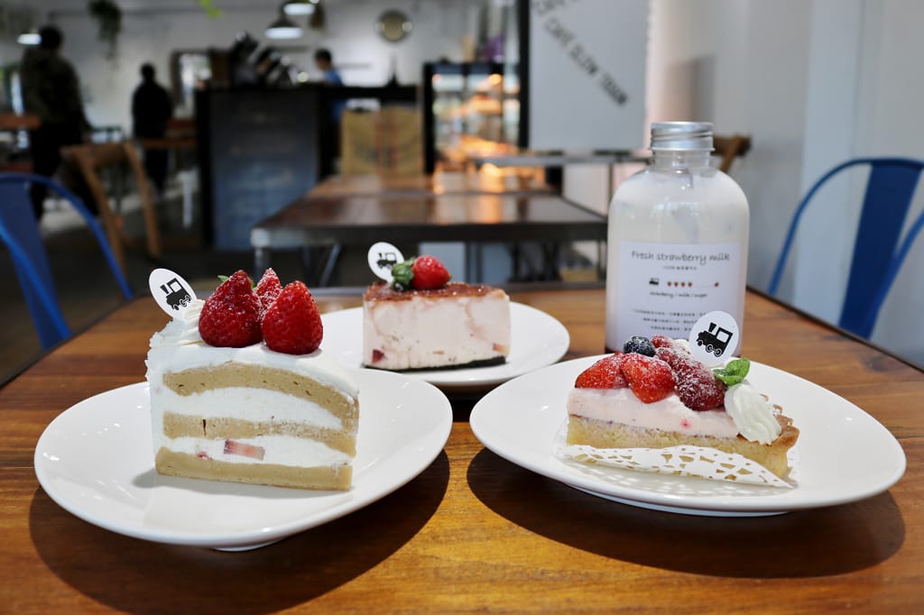 宜蘭｜Café slow train 小火車咖啡館 幸福草莓季 草莓牛奶．草莓甜點