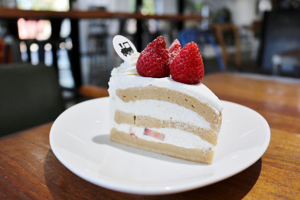 宜蘭｜Café slow train 小火車咖啡館 幸福草莓季 草莓牛奶．草莓甜點