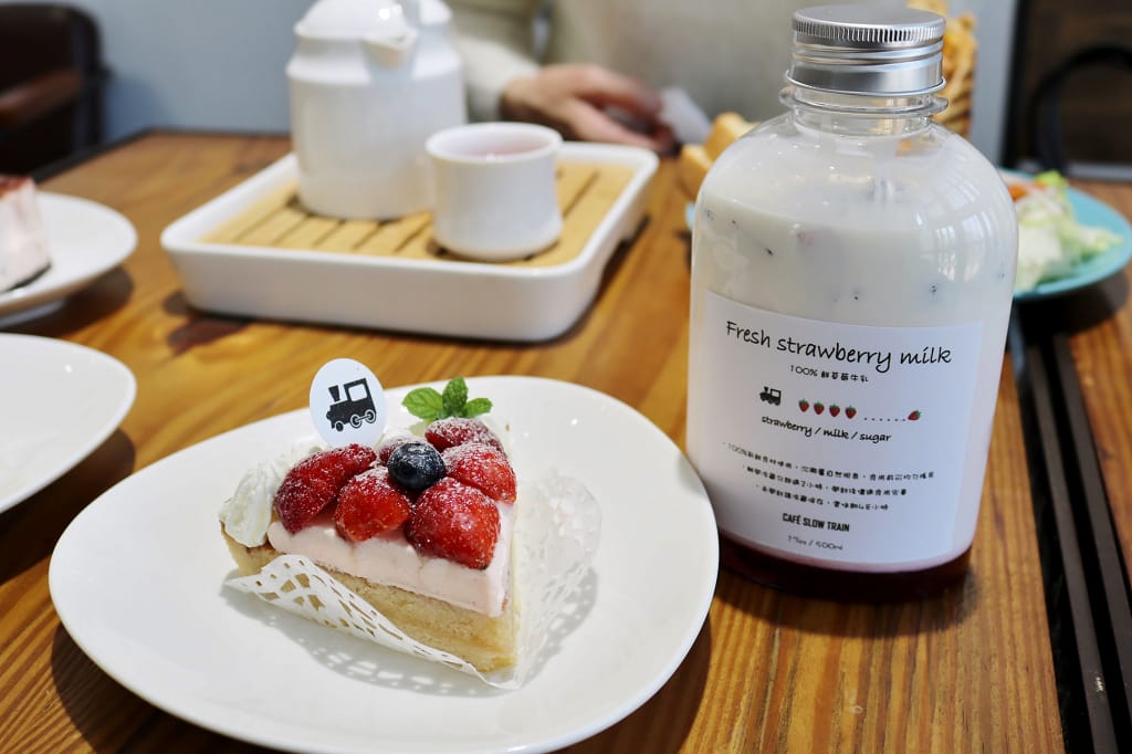 宜蘭｜Café slow train 小火車咖啡館 幸福草莓季 草莓牛奶．草莓甜點