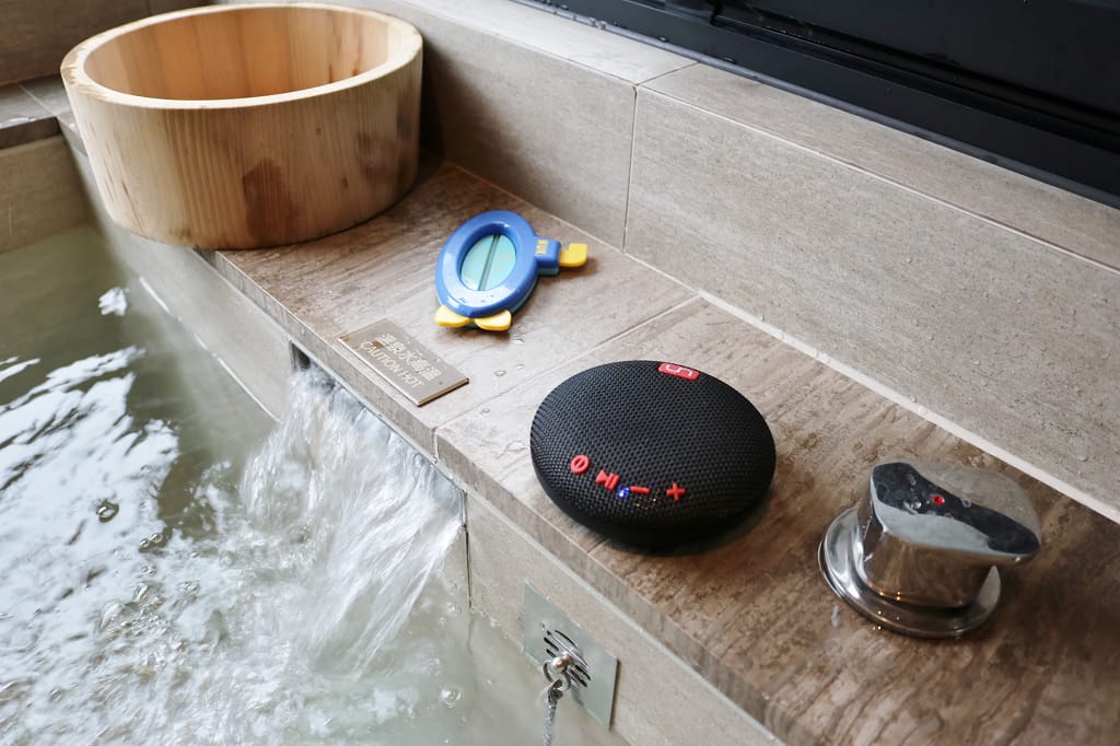 開箱｜UPON PAN 奈米防水藍芽音響喇叭 泡溫泉也能享受音樂