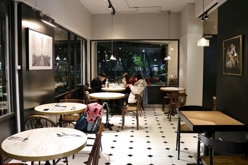 台北|J&R義法料理 忠孝復興站美食.鹹甜法式薄餅推薦 - 第2張圖 台北|J&R義法料理 忠孝復興站美食.鹹甜法式薄餅推薦