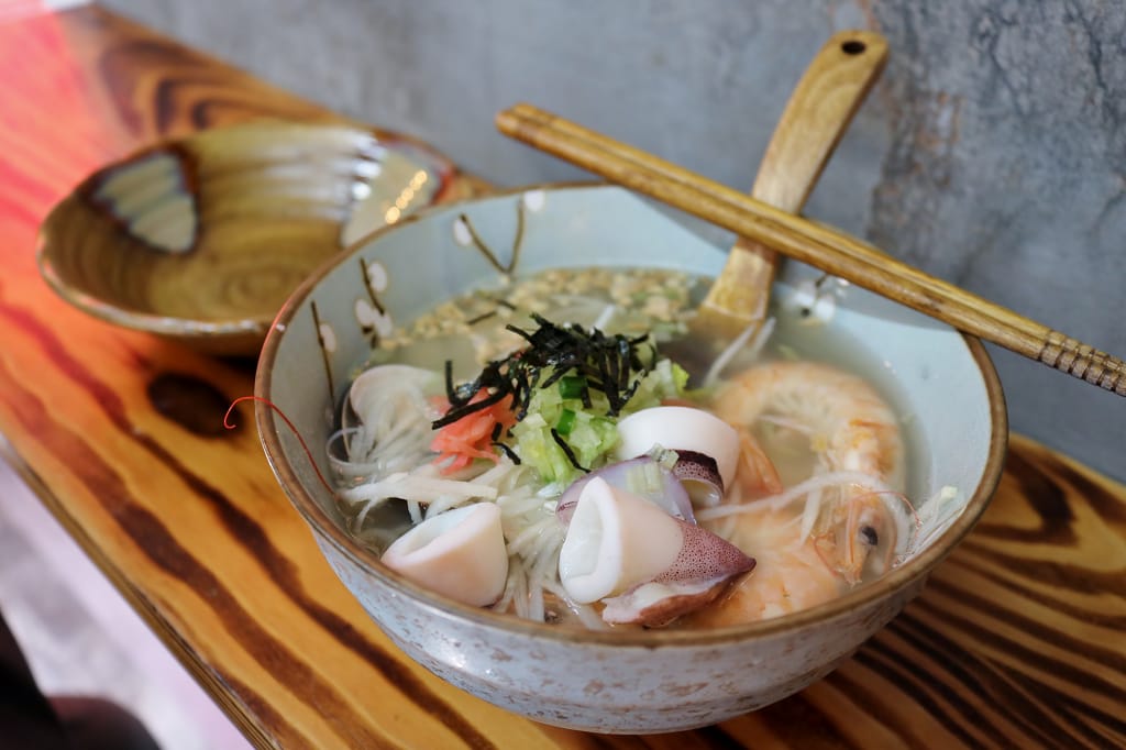 台南|鮮牡丹 東菜市隱藏版美食.台南傳統小吃推薦 海鮮粥.蚵粥 - 第1張圖 台南|鮮牡丹 東菜市隱藏版美食.台南傳統小吃推薦 海鮮粥.蚵粥