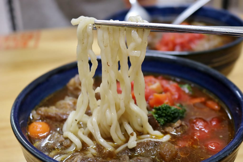 台南｜乖乖牛肉麵 紅燒牛肉麵．番茄牛肉麵推薦