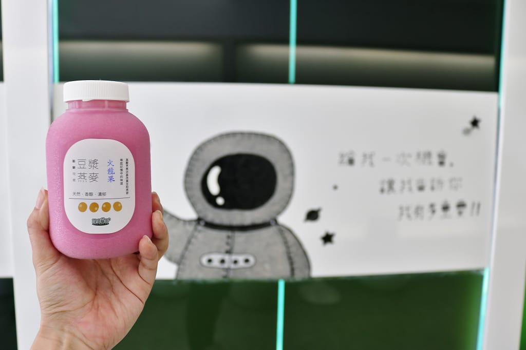 台南|2060太空吧 螺旋綠藻創意飲品.豆漿燕麥 - 第2張圖 台南|2060太空吧 螺旋綠藻創意飲品.豆漿燕麥