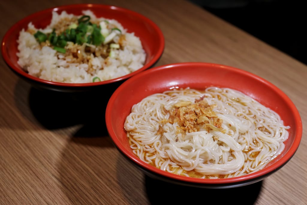 台北｜雞老爺 搭捷運也能吃到美味的藥膳桶仔雞．日式串燒．平日生啤酒買一送一