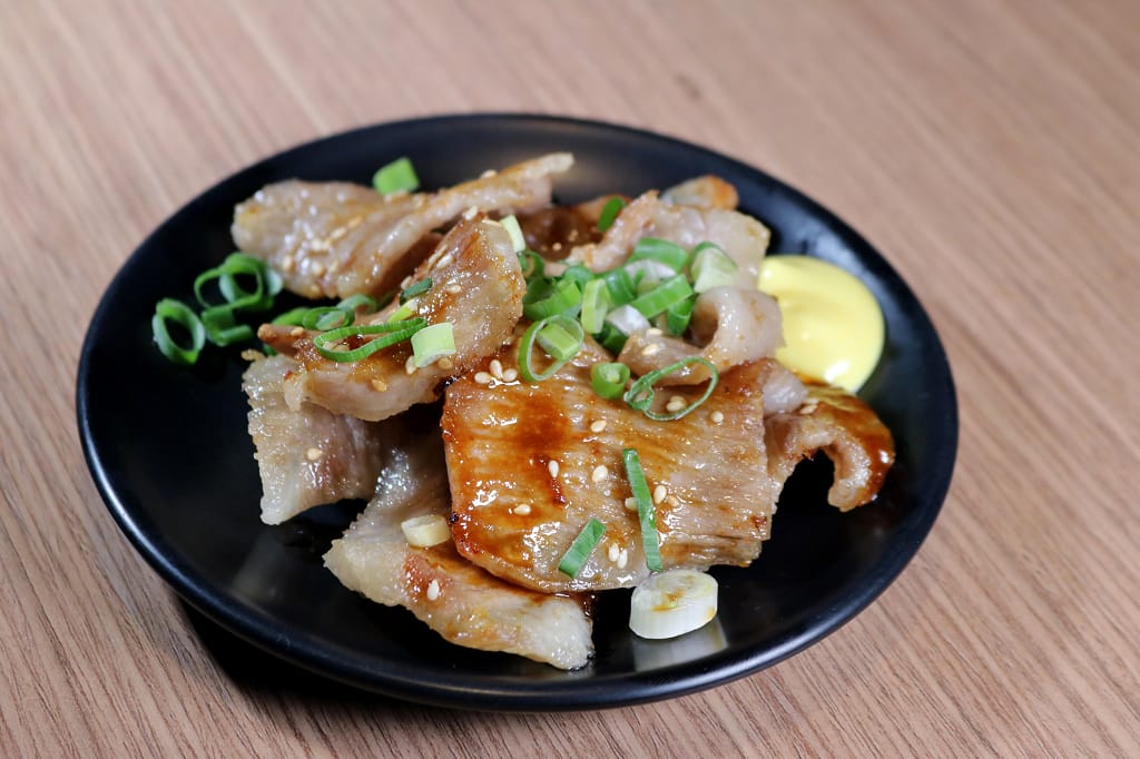 台北｜雞老爺 搭捷運也能吃到美味的藥膳桶仔雞．日式串燒．平日生啤酒買一送一