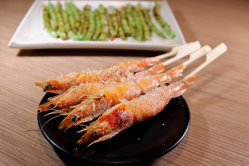台北｜雞老爺 搭捷運也能吃到美味的藥膳桶仔雞．日式串燒．平日生啤酒買一送一